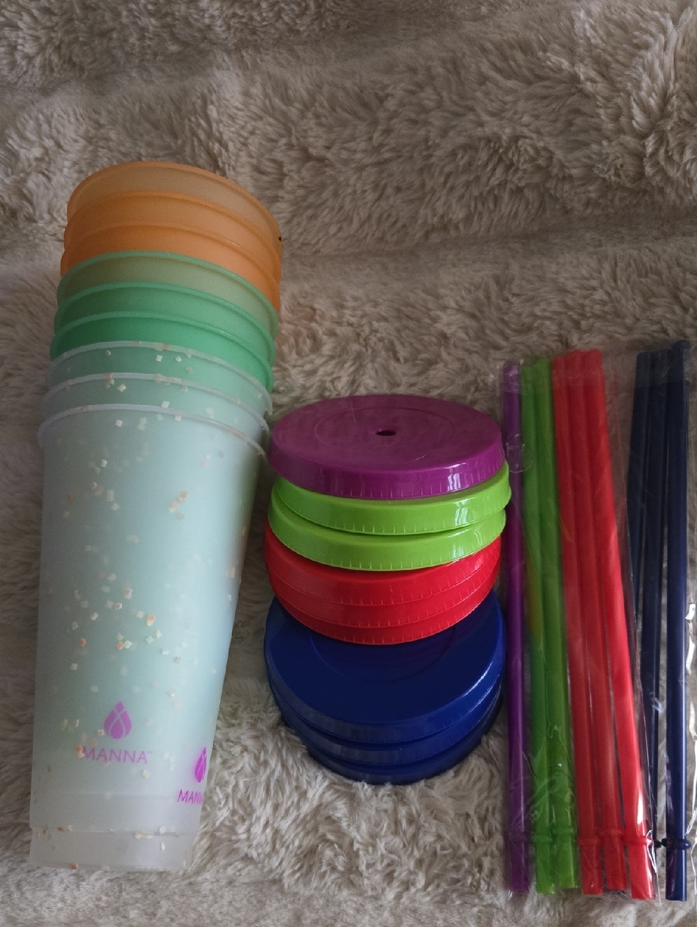 Manna Pastel Party Cups with Assorted Color Lids and Straws SET OF 9!